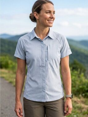 The North Face Women’s Light Blue Short-Sleeve Button Down Hiking Shirt Size L